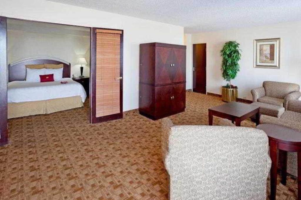 Radisson Hotel Austin - University Exterior photo