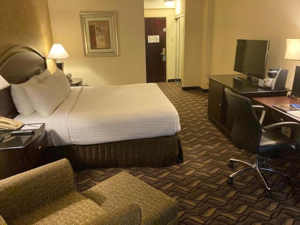 Radisson Hotel Austin - University Exterior photo