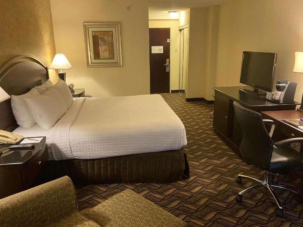 Radisson Hotel Austin - University Exterior photo